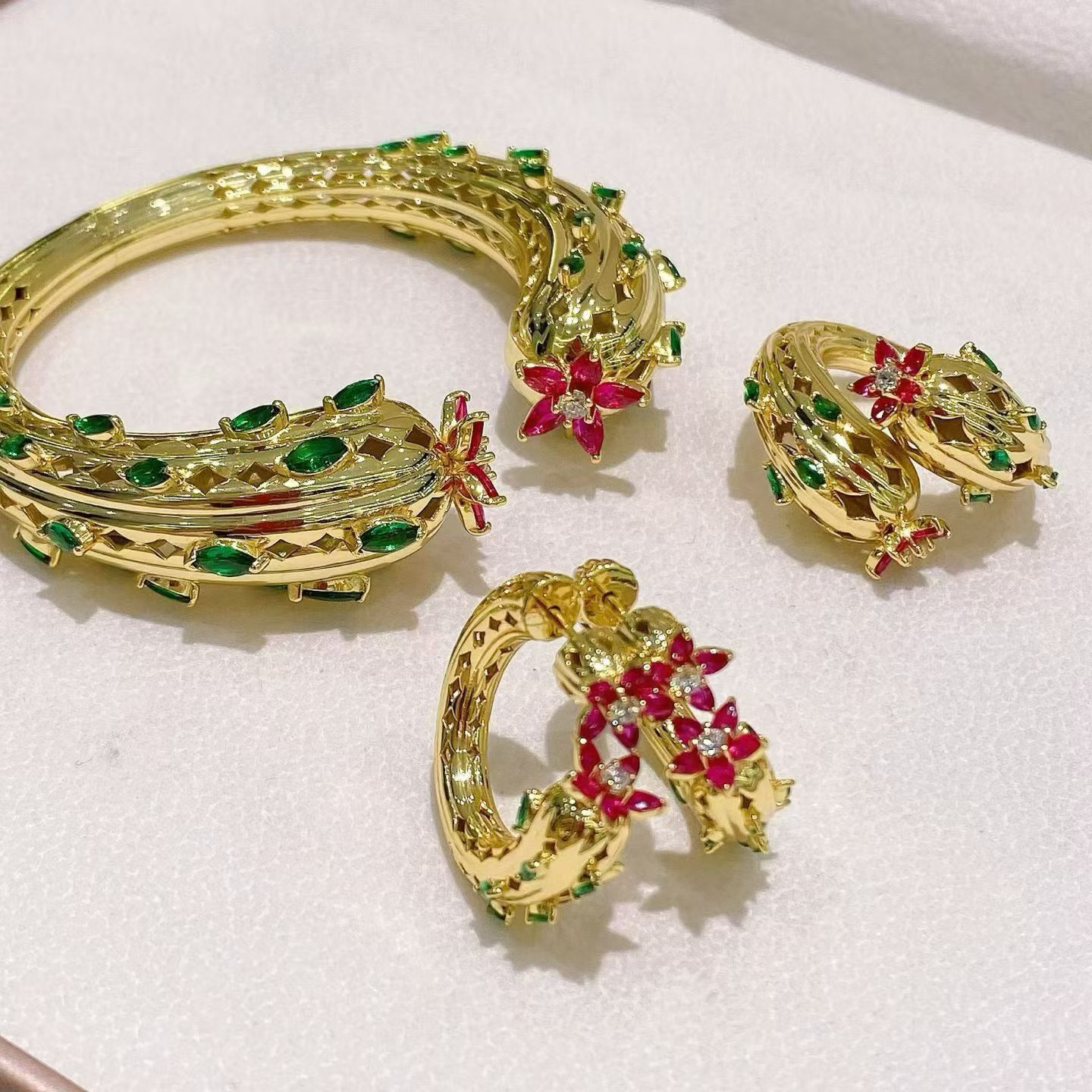 925 Silver Lab Red Corundum Gr - Cuff Bangle Bracelet 评论和价格